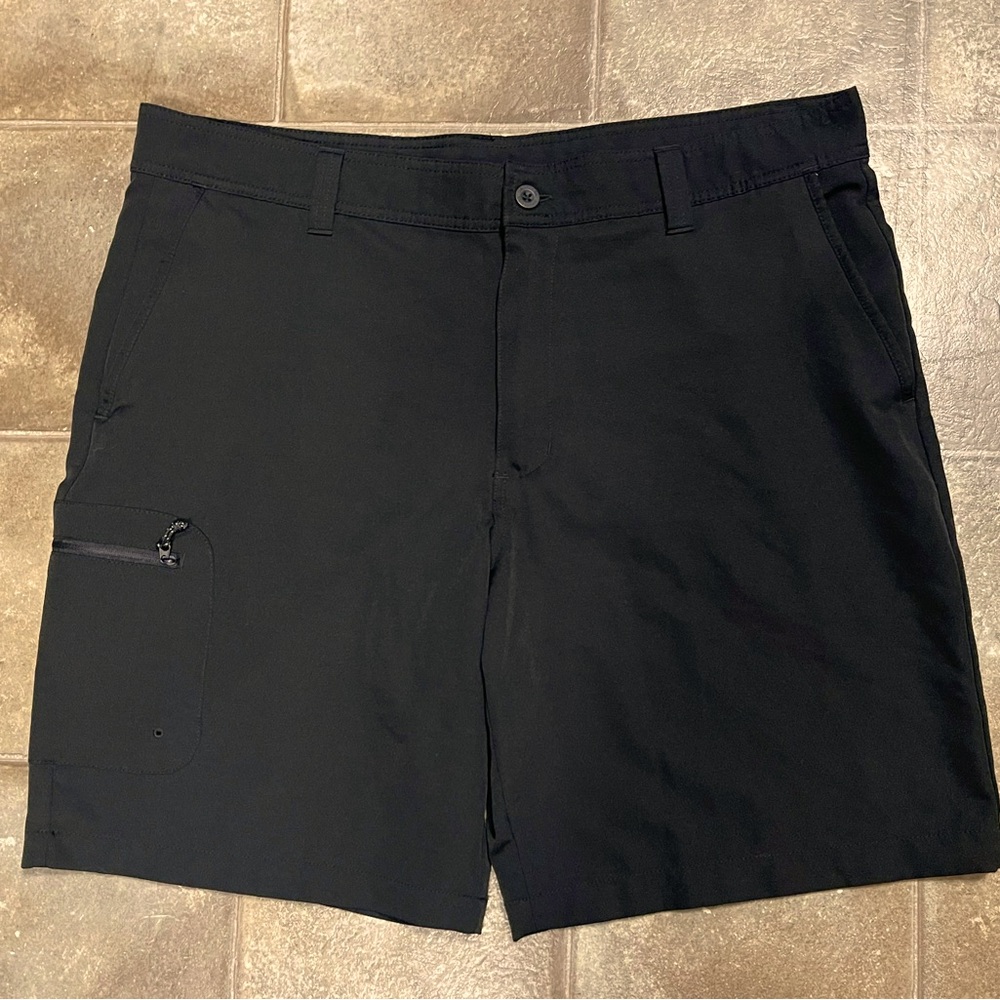 Size 40 Like New Magellan Men Fishing Shorts-Black